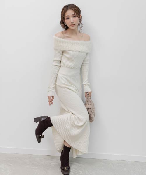 シャギーカラーオフショルダーニットワンピース