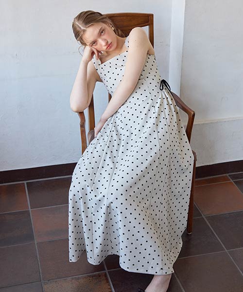 フロッキードットフィットアンドフレアワンピース