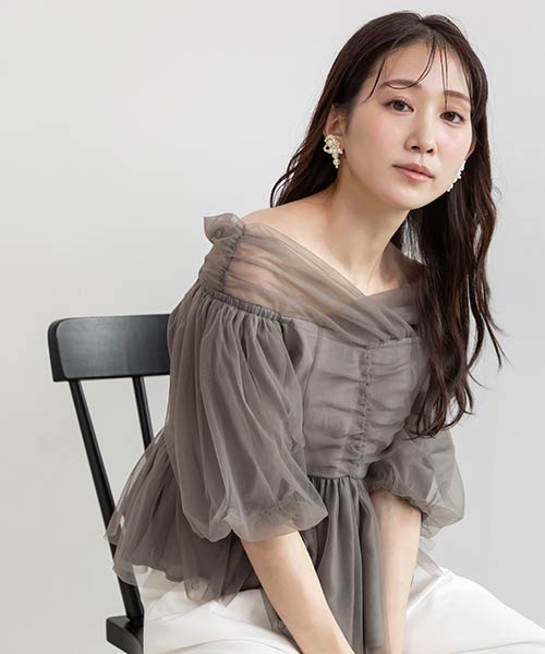 チュールペプラムオフショルブラウス