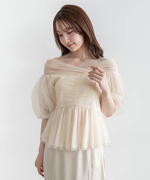 チュールペプラムオフショルブラウス
