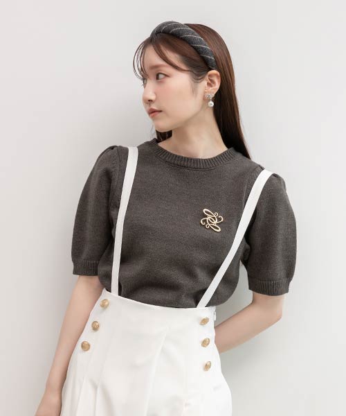 【SALE】モノグラムブローチ付ニットトップス
