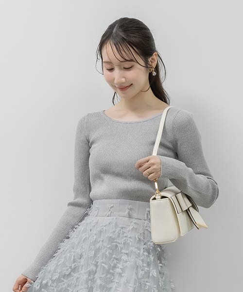 ラウンドネックリブニット