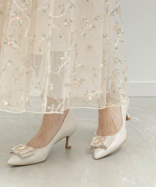 【走れる美脚パンプス】ビジューモノグラムリボンフィットパンプス