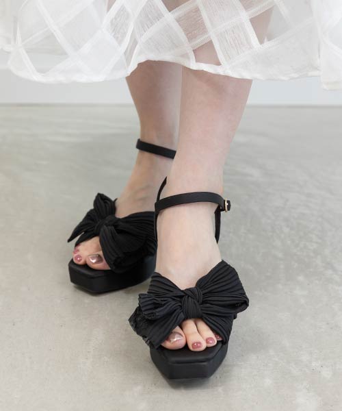 プリーツリボンデザインヒールサンダル