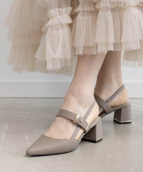 ゴールドパーツバックストラップパンプス