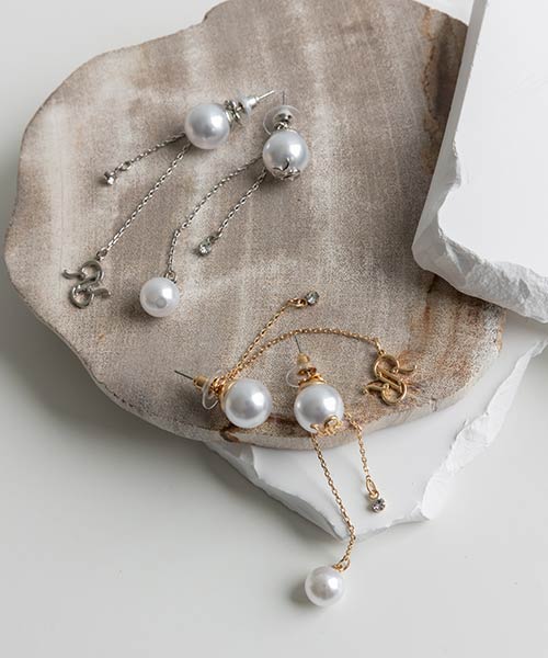 モノグラムパールスイングピアス