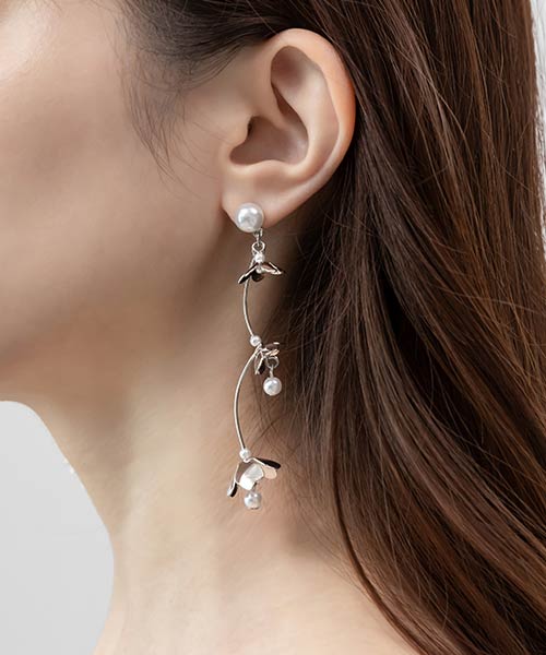 スウィングフラワーピアス