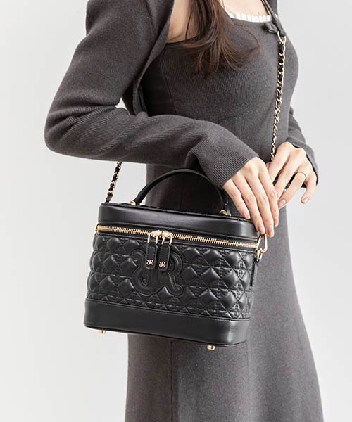 2WAY モノグラムロゴキルティングバニティバッグ