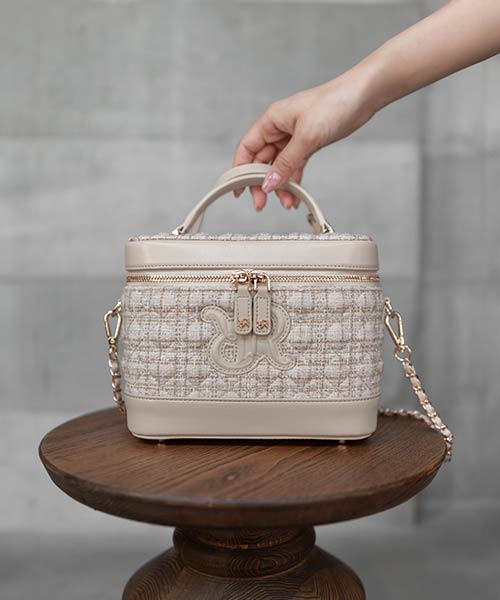 2WAY モノグラムロゴキルティングバニティバッグ