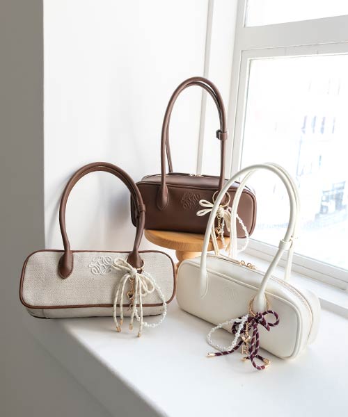 チャーム付きスクエアボストンバッグ