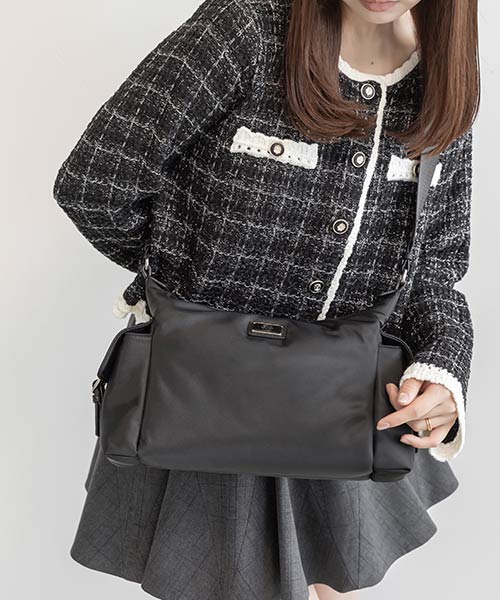 サイドポケットナイロンショルダーバッグ