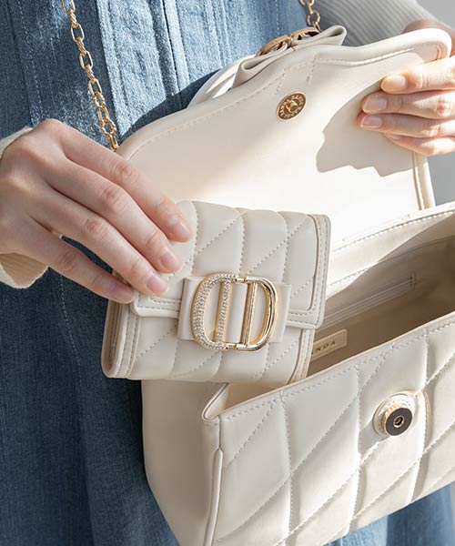 ビジューパーツキルティング三つ折りウォレット