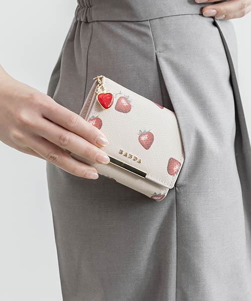 【Cherry＆Strawberry】チャーム付き三つ折りウォレット