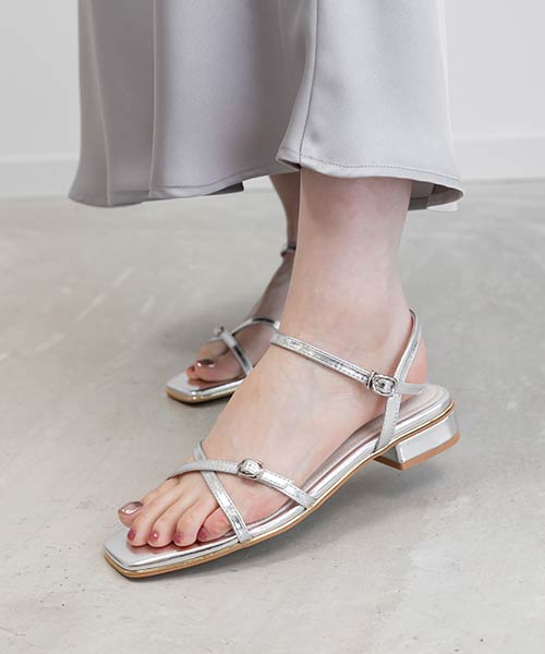 クロスストラップフラットサンダル