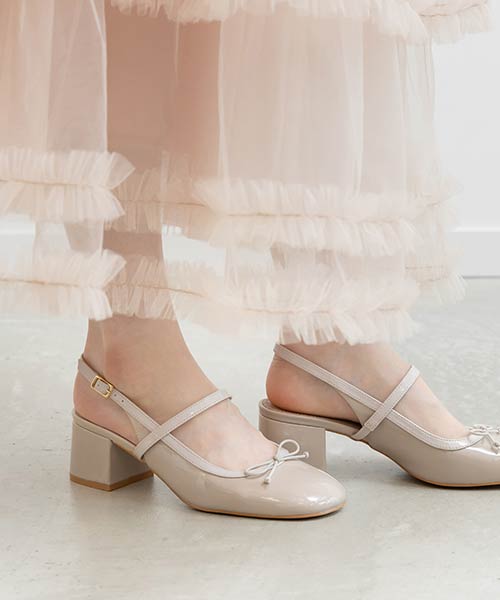 エナメルバックストラップパンプス