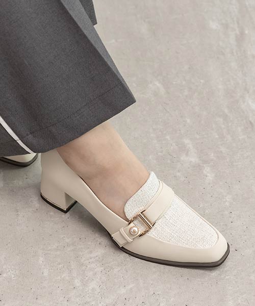 パールバックルヒールアップローファー