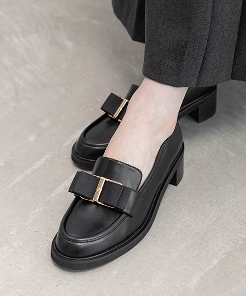 リボンパーツヒールアップローファー