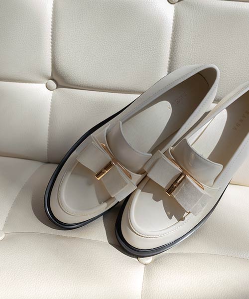 リボンパーツヒールアップローファー