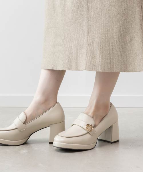 ゴールドバックルストームローファー