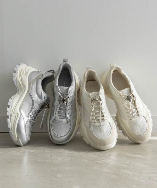 フラワーパーツドローコードスニーカー