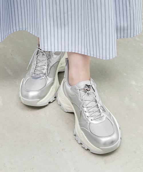 フラワーパーツドローコードスニーカー