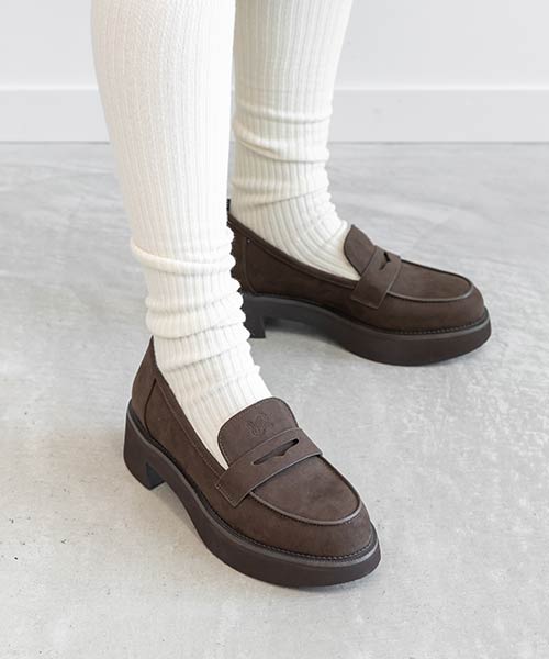 新色/モノグラムエンボスラウンドトゥローファー