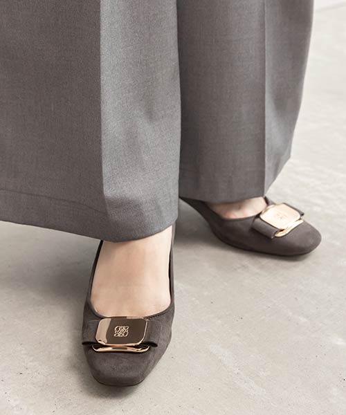 モノグラムリボンクラシカルパンプス