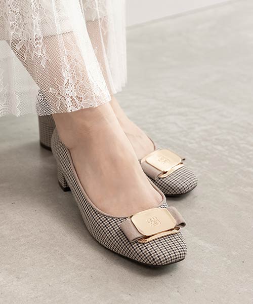 モノグラムリボンクラシカルパンプス