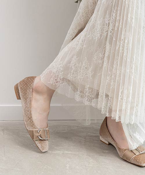 ビジューバックルベルトフラットパンプス