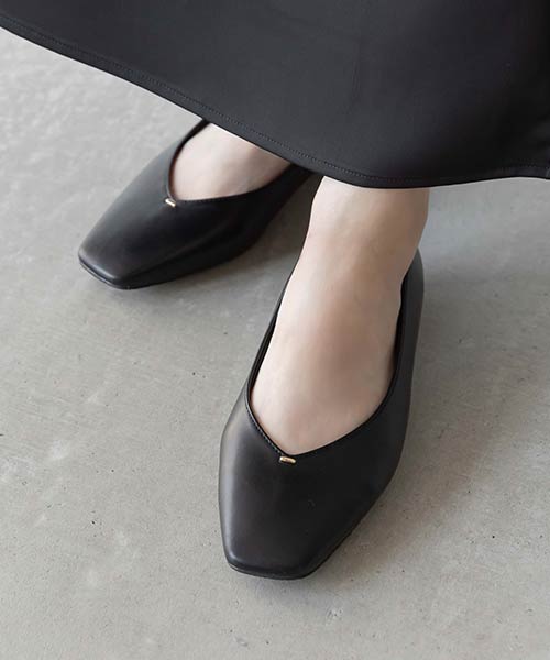 【26SS】ゴールドパーツVカットフラットパンプス