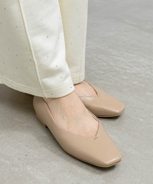 【26SS】ゴールドパーツVカットフラットパンプス