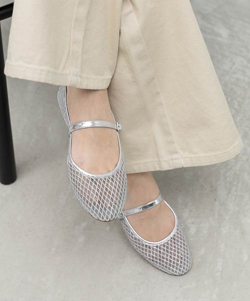 ラウンドトゥストラップパンプス