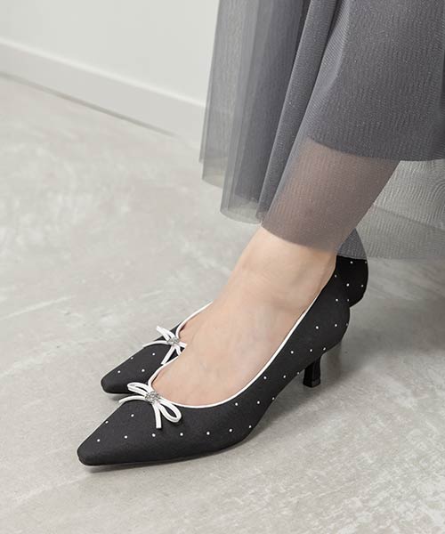 モノグラムパーツリボンパンプス
