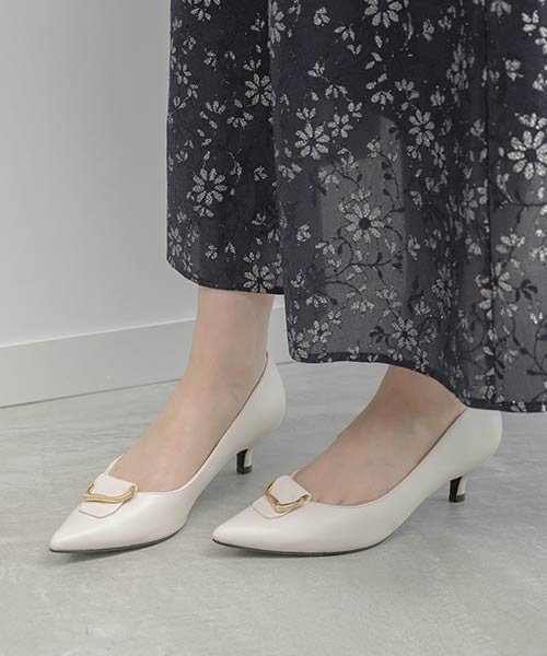 ニュアンスモチーフパンプス