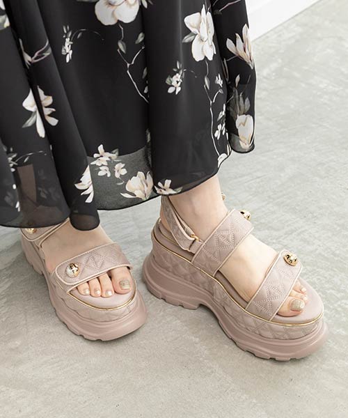 パールパーツキルティングスポーツサンダル