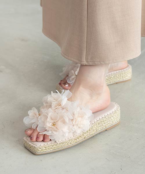 ボリュームフラワーミュールサンダル