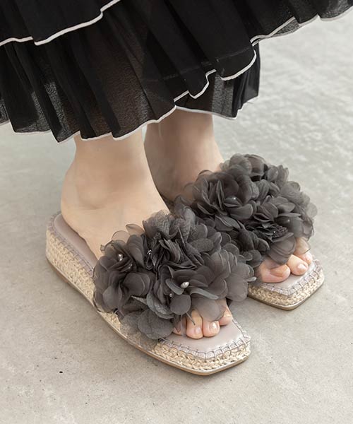 エアリーフラワーミュールサンダル