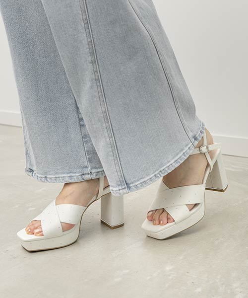 ビジュークロスベルトストームサンダル